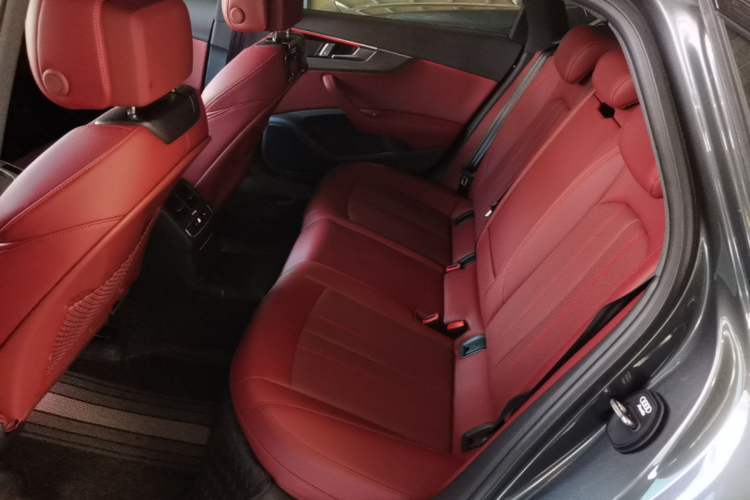 Used Audi A4L 2025 2 Million Units Enjoyment Version 40 TFSI Luxury Dynamic Edition Left Rear Seat