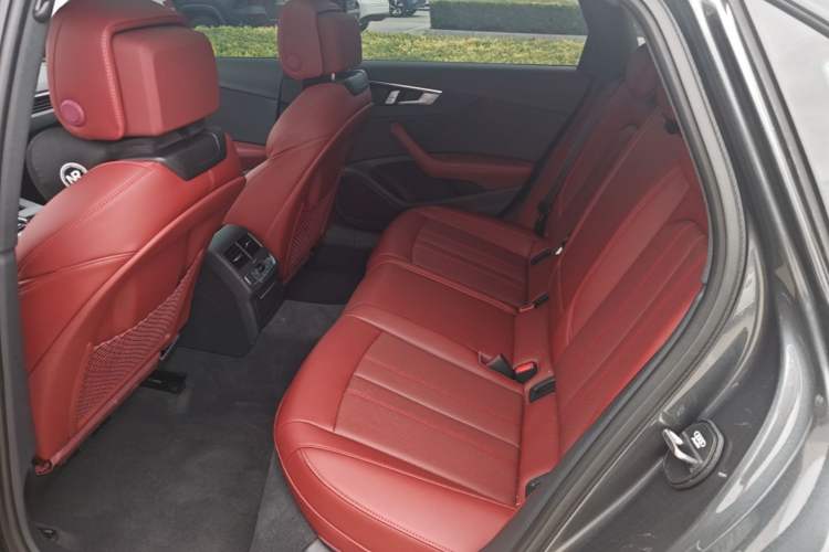 Used Audi A4L 2025 2 Million Units Enjoyment Version 40 TFSI Luxury Dynamic Edition Left Rear Seat