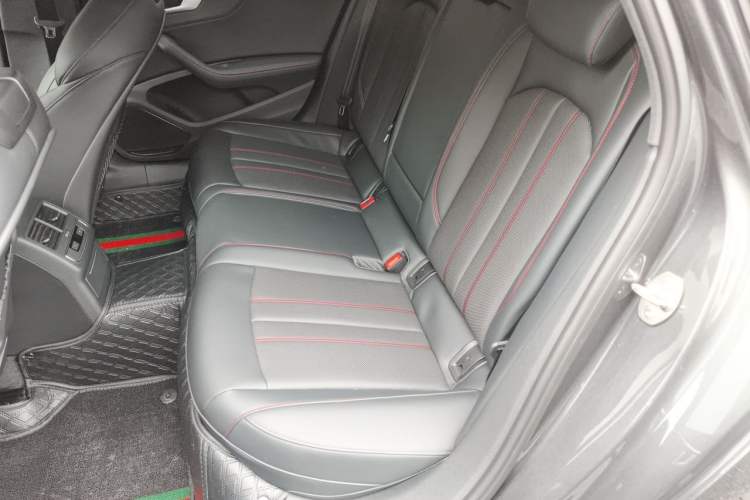 Used Audi A4L 2025 2 Million Units Enjoyment Version 40 TFSI Luxury Dynamic Edition Left Rear Seat
