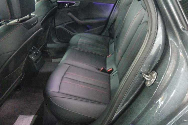 Used Audi A4L 2025 2 Million Units Enjoyment Version 40 TFSI Luxury Dynamic Edition Left Rear Seat