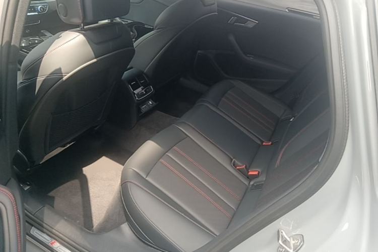 Used Audi A4L 2025 2 Million Units Enjoyment Version 40 TFSI Luxury Dynamic Edition Left Rear Seat
