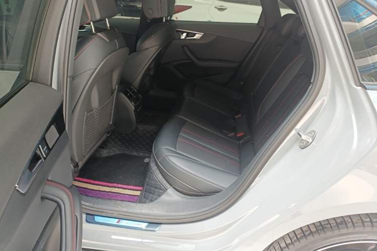 Used Audi A4L 2025 2 Million Units Enjoyment Version 40 TFSI Luxury Dynamic Edition Left Rear Seat