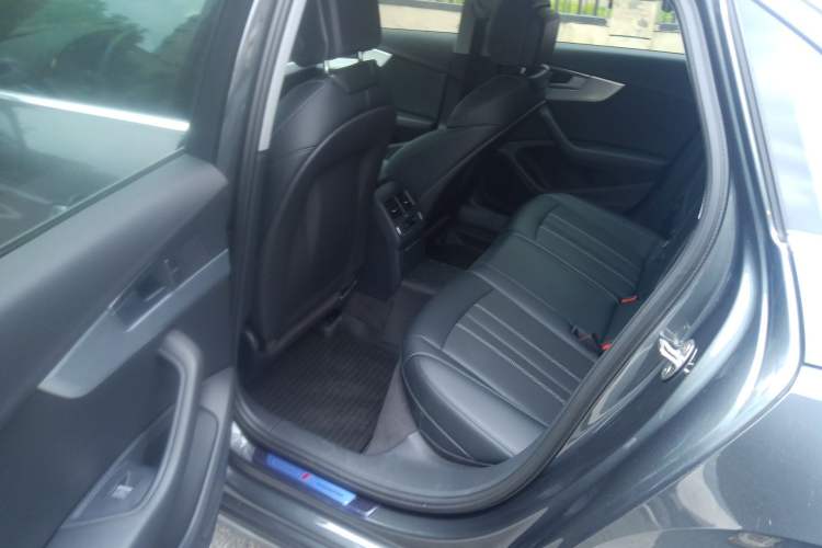 Used Audi A4L 2025 2 Million Units Enjoyment Version 40 TFSI Stylish and Dynamic Type Left Rear Seat