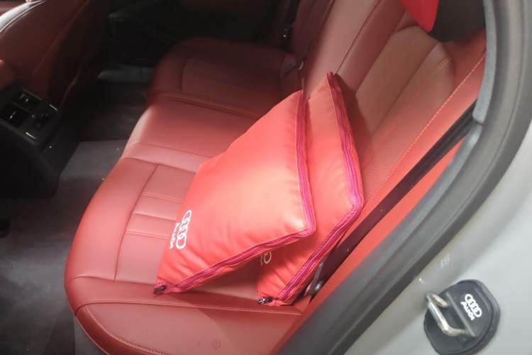 Used Audi A4L 2025 2 Million Units Enjoyment Version 40 TFSI Luxury Dynamic Edition Left Rear Seat