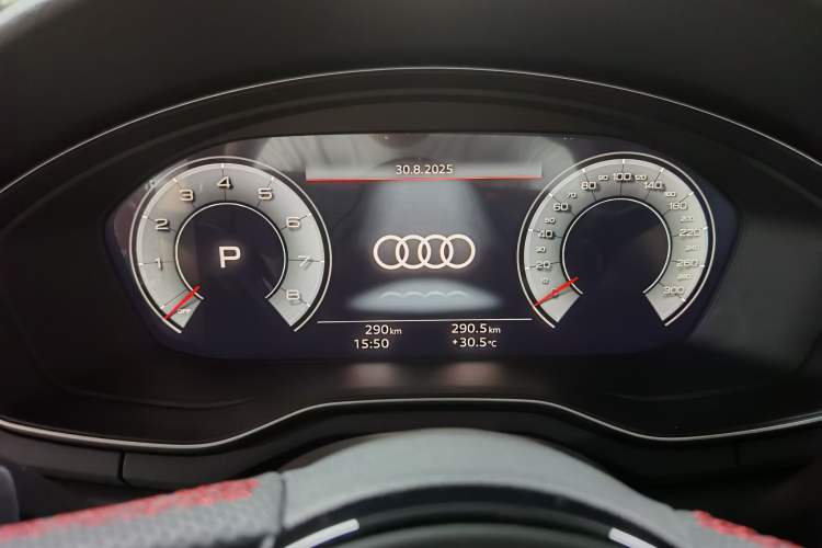 Used Audi A4L 2025 2 Million Units Enjoyment Version 40 TFSI Luxury Dynamic Edition Odometer Close Up