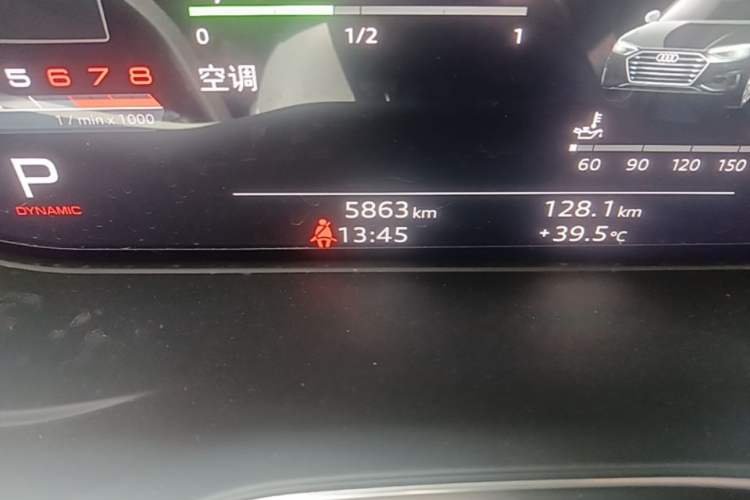 Used Audi A4L 2025 2 Million Units Enjoyment Version 40 TFSI Luxury Dynamic Edition Odometer Close Up