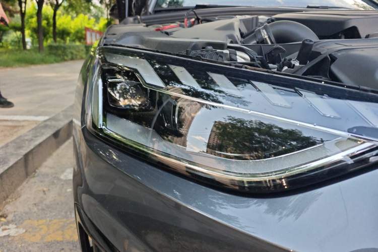 Used Audi A4L 2025 2 Million Units Enjoyment Version 40 TFSI Luxury Dynamic Edition Right Front Headlight