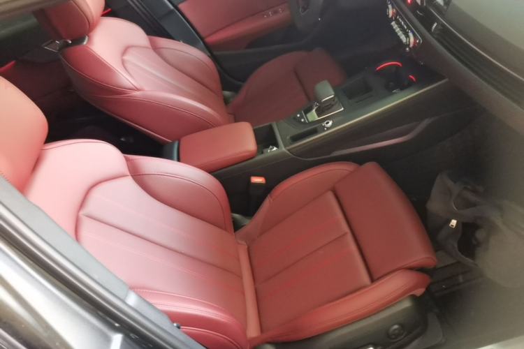 Used Audi A4L 2025 2 Million Units Enjoyment Version 40 TFSI Luxury Dynamic Edition Right Front Seat