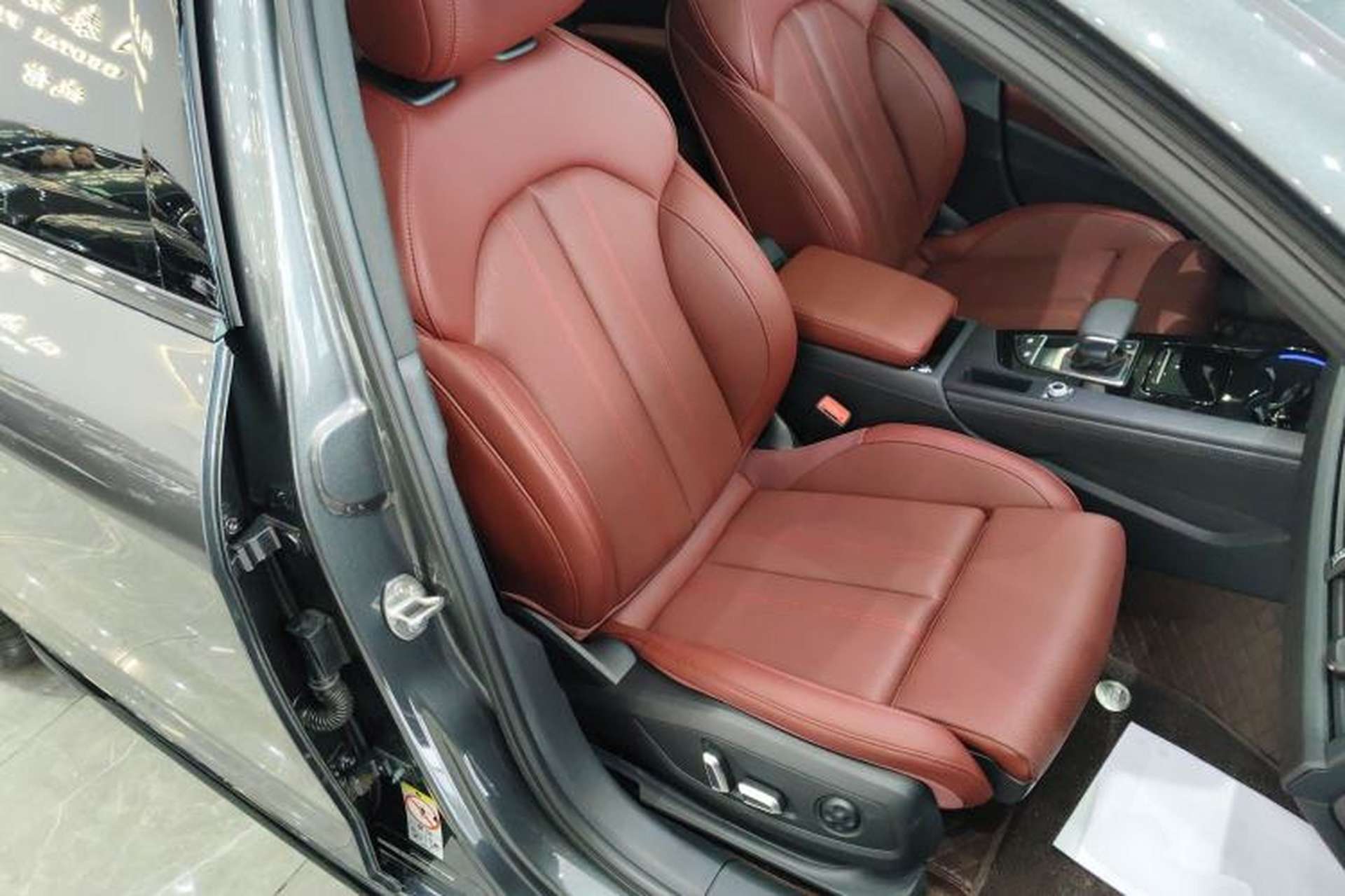 Used Audi A4L 2025 2 Million Units Enjoyment Version 40 TFSI Luxury Dynamic Edition Right Front Seat