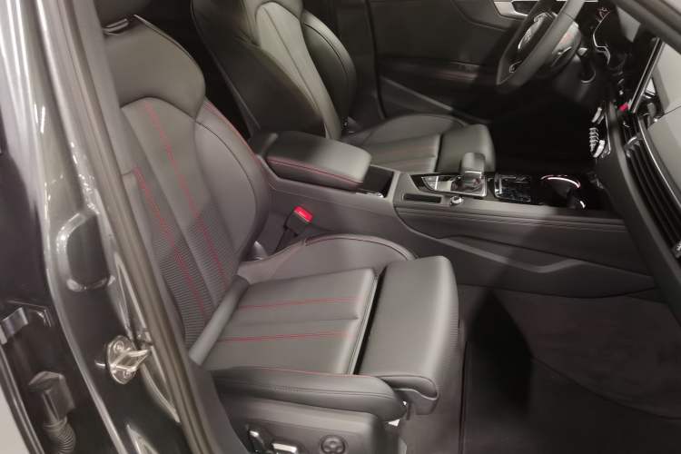 Used Audi A4L 2025 2 Million Units Enjoyment Version 40 TFSI Luxury Dynamic Edition Right Front Seat