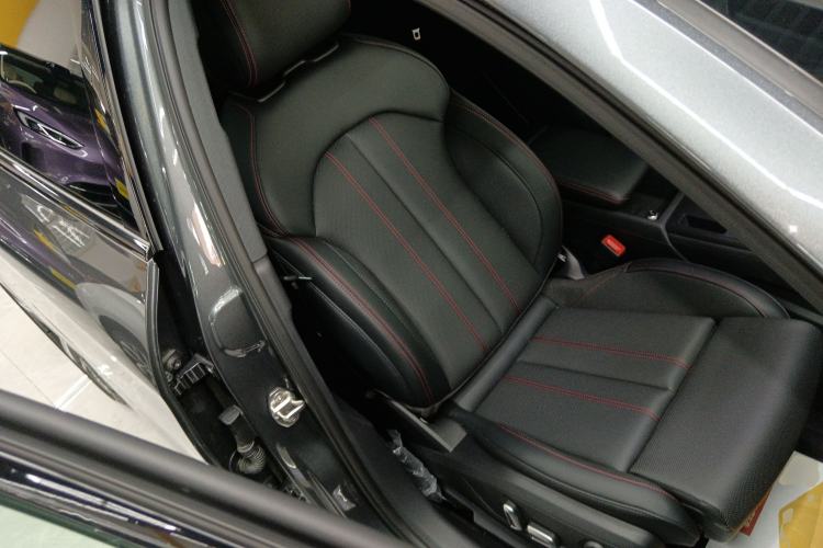 Used Audi A4L 2025 2 Million Units Enjoyment Version 40 TFSI Luxury Dynamic Edition Right Front Seat