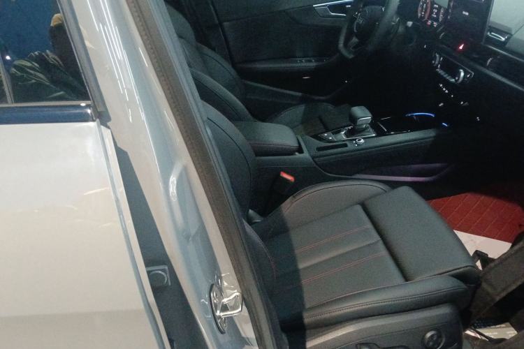 Used Audi A4L 2025 2 Million Units Enjoyment Version 40 TFSI Luxury Dynamic Edition Right Front Seat