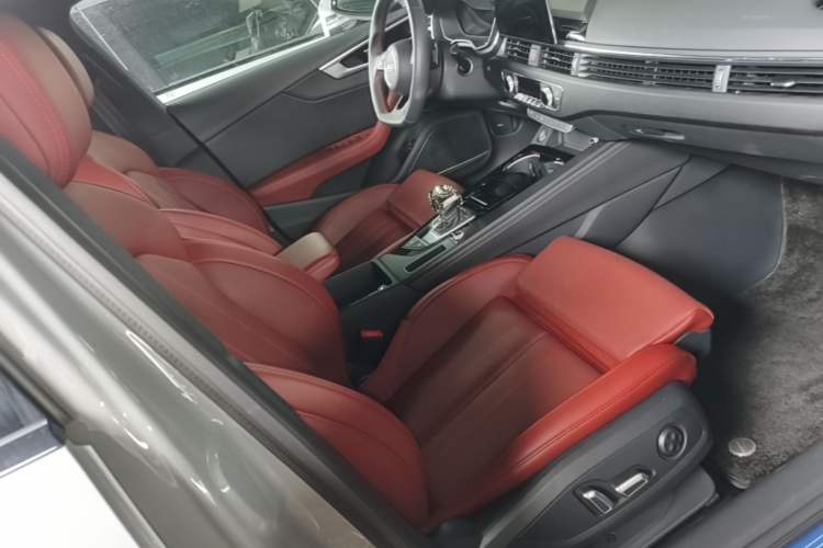 Used Audi A4L 2025 2 Million Units Enjoyment Version 40 TFSI Luxury Dynamic Edition B&O Starry Night Edition Right Front Seat