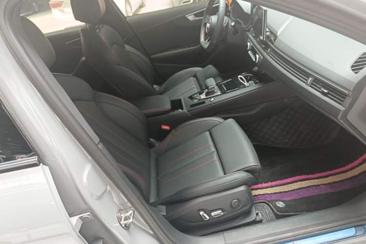 Used Audi A4L 2025 2 Million Units Enjoyment Version 40 TFSI Luxury Dynamic Edition Right Front Seat