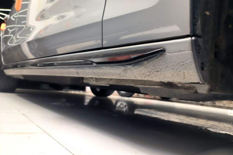 Used Audi A4L 2025 2 Million Units Enjoyment Version 40 TFSI Luxury Dynamic Edition B&O Starry Night Edition Right Side Sill