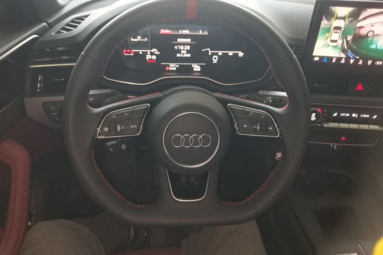 Used Audi A4L 2025 2 Million Units Enjoyment Version 40 TFSI Luxury Dynamic Edition Steering Wheel