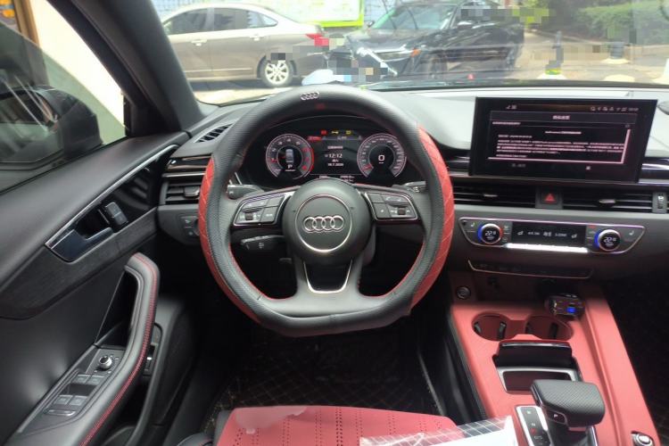 Used Audi A4L 2025 2 Million Units Enjoyment Version 40 TFSI Luxury Dynamic Edition Steering Wheel