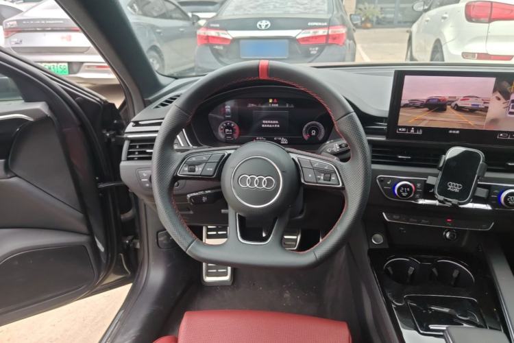 Used Audi A4L 2025 2 Million Units Enjoyment Version 40 TFSI Luxury Dynamic Edition Steering Wheel