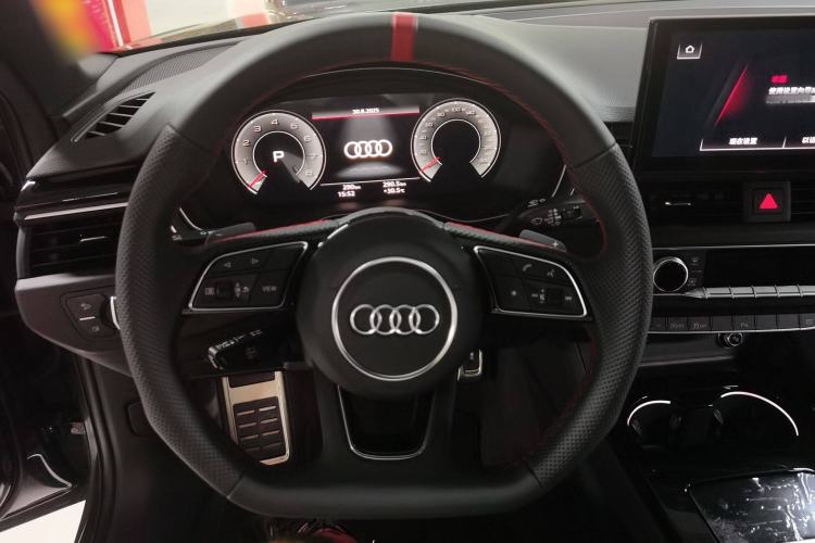 Used Audi A4L 2025 2 Million Units Enjoyment Version 40 TFSI Luxury Dynamic Edition Steering Wheel