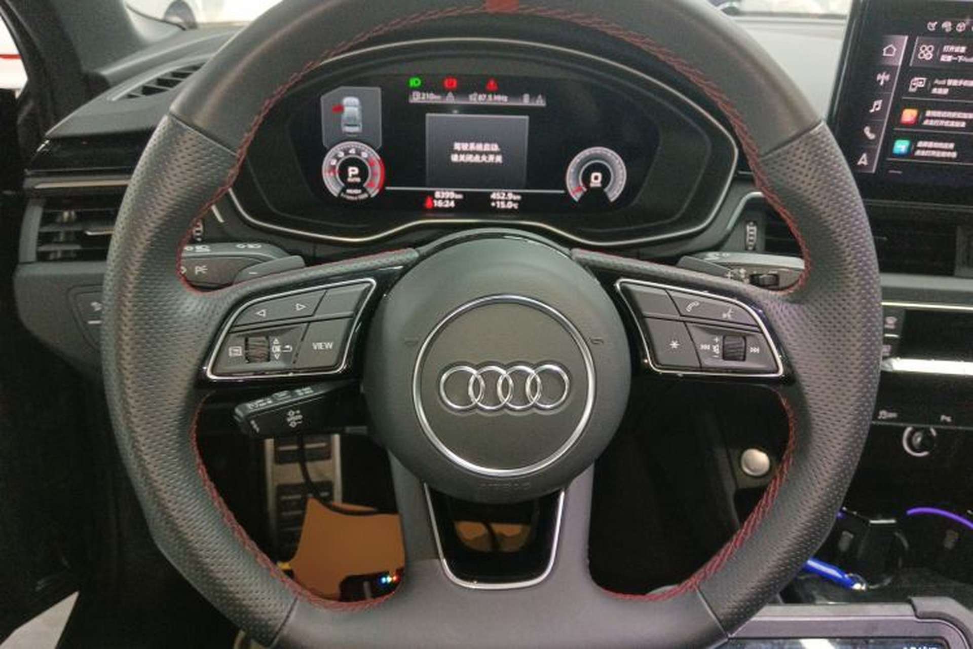Used Audi A4L 2025 2 Million Units Enjoyment Version 40 TFSI Luxury Dynamic Edition Steering Wheel