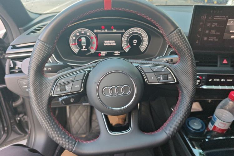 Used Audi A4L 2025 2 Million Units Enjoyment Version 40 TFSI Luxury Dynamic Edition Steering Wheel