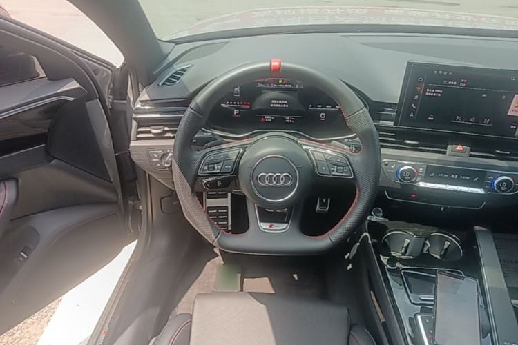 Used Audi A4L 2025 2 Million Units Enjoyment Version 40 TFSI Luxury Dynamic Edition Steering Wheel