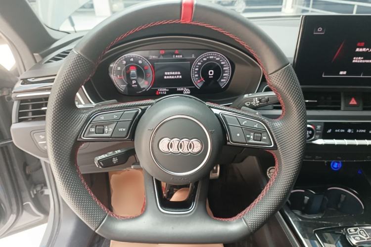 Used Audi A4L 2025 2 Million Units Enjoyment Version 40 TFSI Luxury Dynamic Edition Steering Wheel