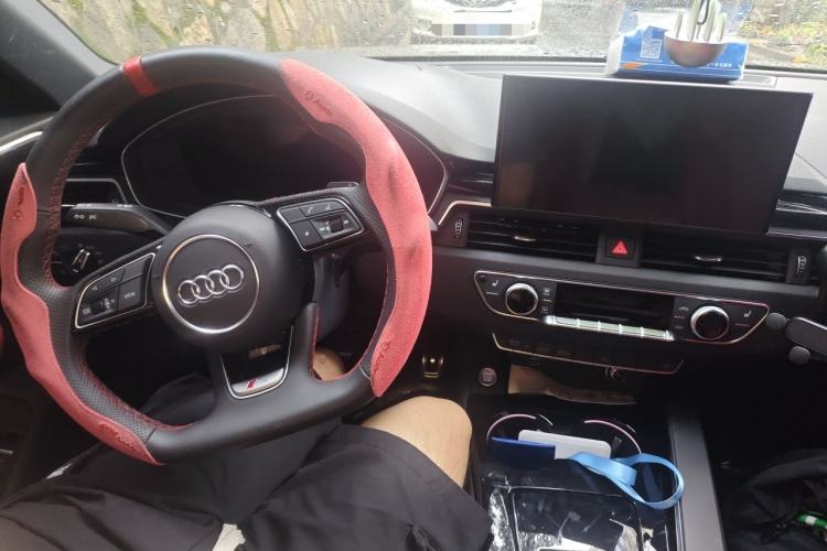 Used Audi A4L 2025 2 Million Units Enjoyment Version 40 TFSI Luxury Dynamic Edition Steering Wheel