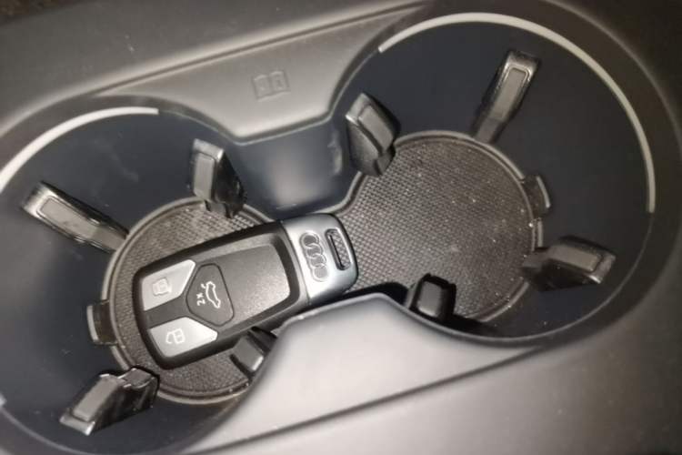 Used Audi A4L 2025 2 Million Units Enjoyment Version 40 TFSI Luxury Dynamic Edition Vehicle Key