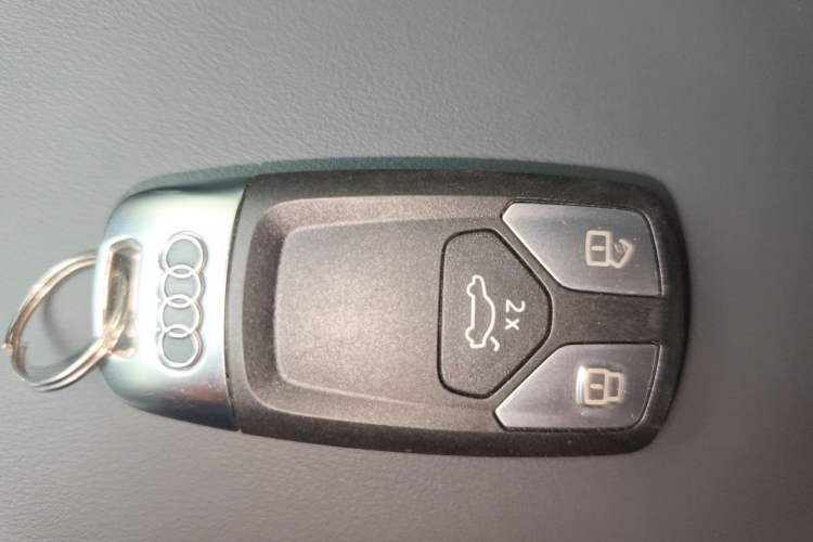 Used Audi A4L 2025 2 Million Units Enjoyment Version 40 TFSI Luxury Dynamic Edition Vehicle Key