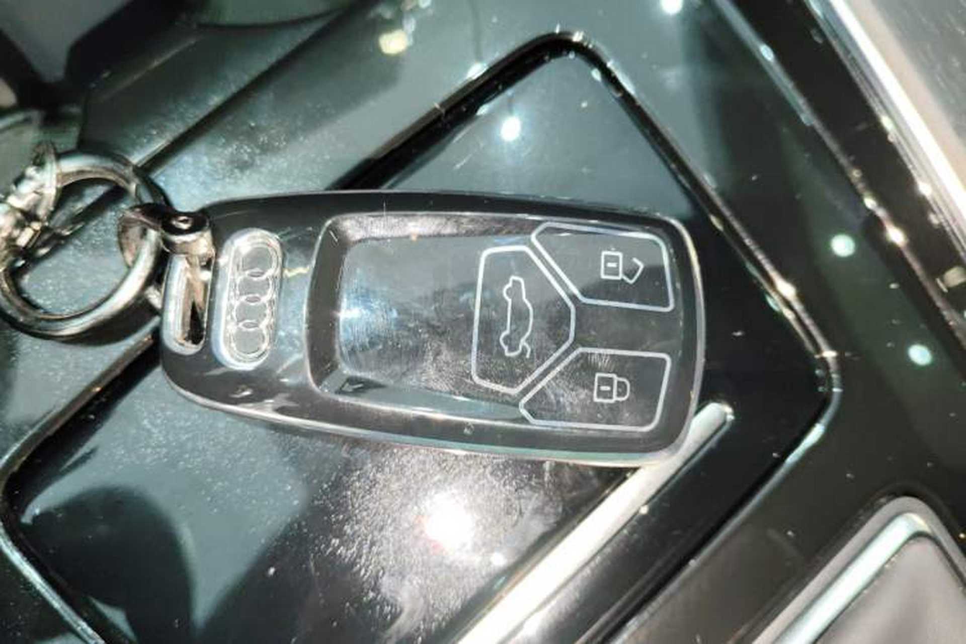 Used Audi A4L 2025 2 Million Units Enjoyment Version 40 TFSI Luxury Dynamic Edition Vehicle Key