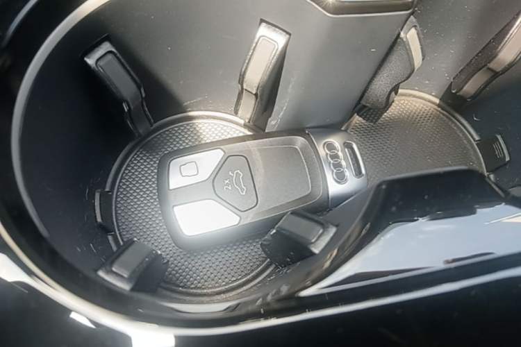 Used Audi A4L 2025 2 Million Units Enjoyment Version 40 TFSI Luxury Dynamic Edition Vehicle Key