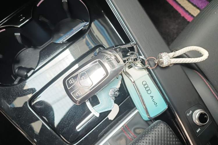 Used Audi A4L 2025 2 Million Units Enjoyment Version 40 TFSI Luxury Dynamic Edition Vehicle Key