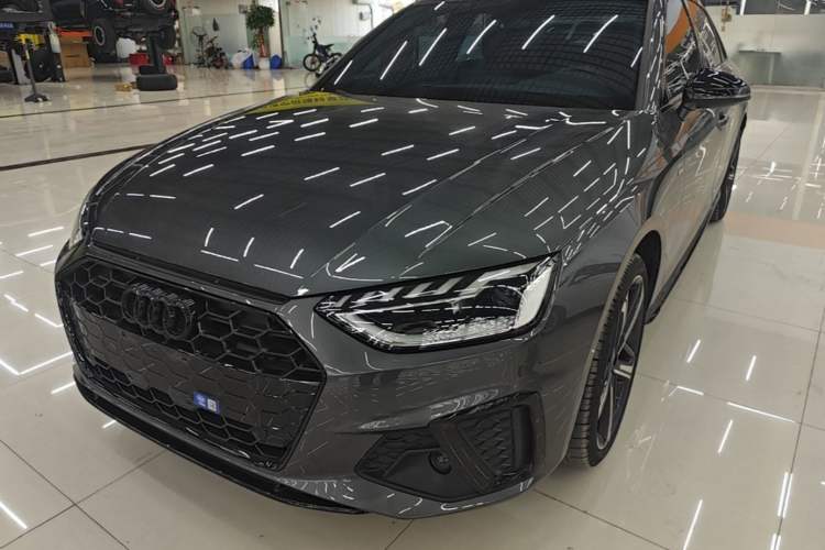 Audi A4L 2025 2 Million Units Enjoyment Version 40 TFSI Luxury Dynamic Edition