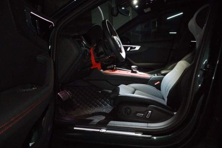 Used Audi A4L 2025 2 Million Units Enjoyment Version 40 TFSI Stylish and Dynamic Type Driver Seat