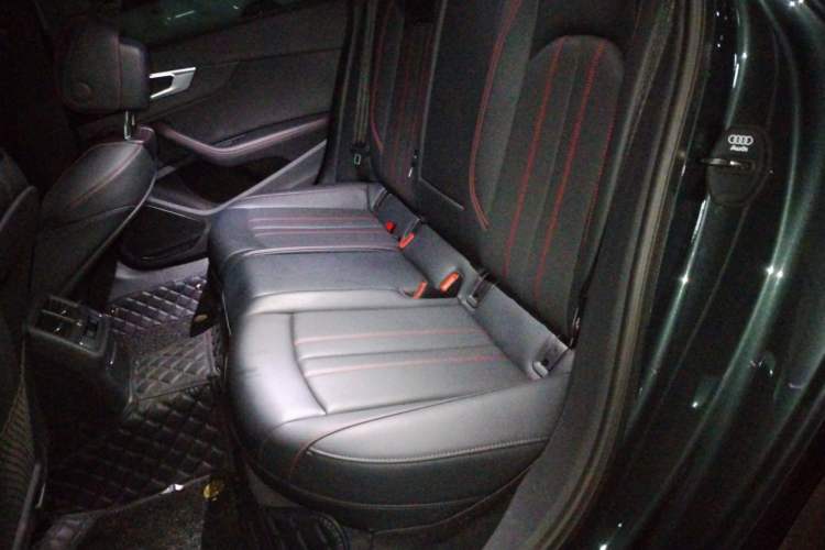Used Audi A4L 2025 2 Million Units Enjoyment Version 40 TFSI Stylish and Dynamic Type Left Rear Seat