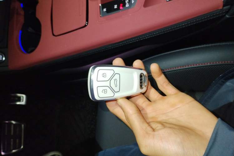Used Audi A4L 2025 2 Million Units Enjoyment Version 40 TFSI Stylish and Dynamic Type Vehicle Key