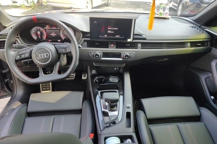 Used Audi A4L 2025 2 Million Units Enjoyment Version 40 TFSI Luxury Dynamic Edition Center Console