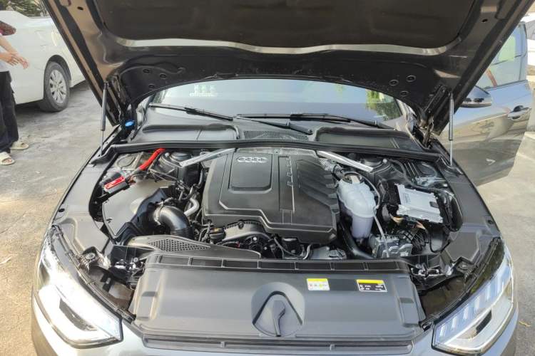Used Audi A4L 2025 2 Million Units Enjoyment Version 40 TFSI Luxury Dynamic Edition Engine Bay