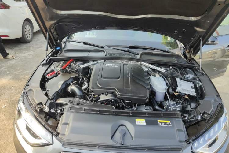 Used Audi A4L 2025 2 Million Units Enjoyment Version 40 TFSI Luxury Dynamic Edition Engine Bay Right