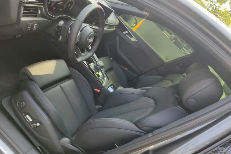 Used Audi A4L 2025 2 Million Units Enjoyment Version 40 TFSI Luxury Dynamic Edition Left Front Seat