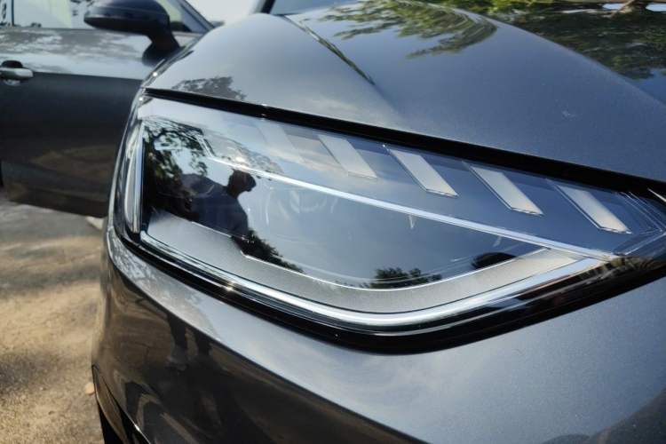 Used Audi A4L 2025 2 Million Units Enjoyment Version 40 TFSI Luxury Dynamic Edition Right Front Headlight