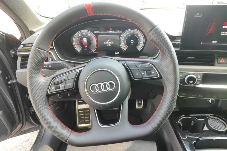 Used Audi A4L 2025 2 Million Units Enjoyment Version 40 TFSI Luxury Dynamic Edition Steering Wheel