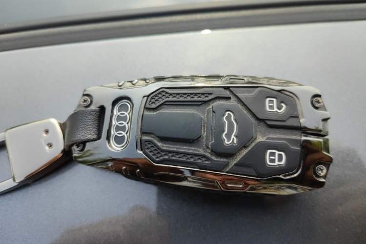 Used Audi A4L 2025 2 Million Units Enjoyment Version 40 TFSI Luxury Dynamic Edition Vehicle Key