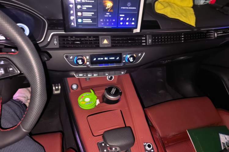 Used Audi A4L 2025 2 Million Units Enjoyment Version 40 TFSI Luxury Dynamic Edition Audio And AC Panel