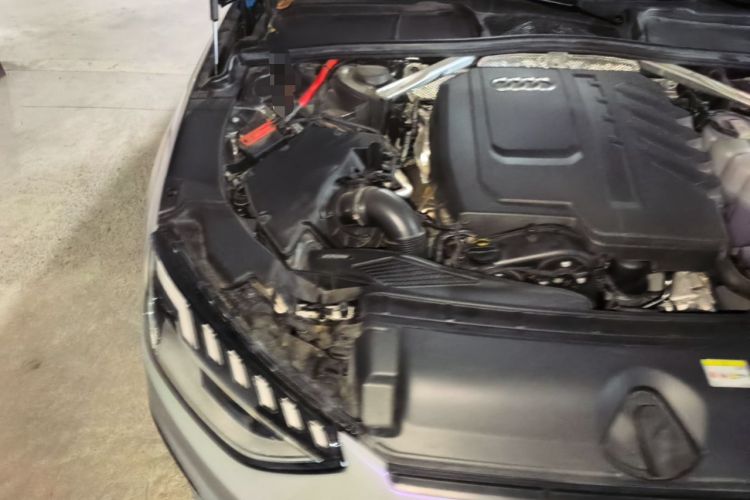 Used Audi A4L 2025 2 Million Units Enjoyment Version 40 TFSI Luxury Dynamic Edition Engine Bay Right
