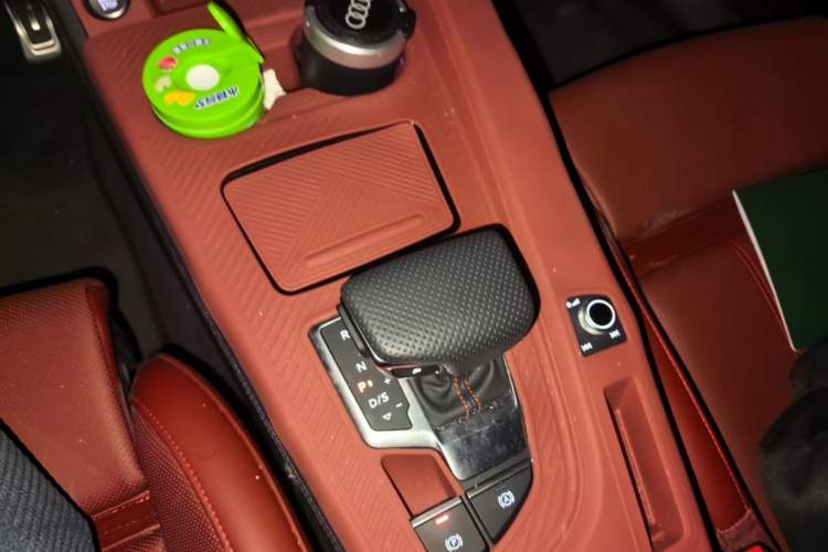 Used Audi A4L 2025 2 Million Units Enjoyment Version 40 TFSI Luxury Dynamic Edition Gear Lever