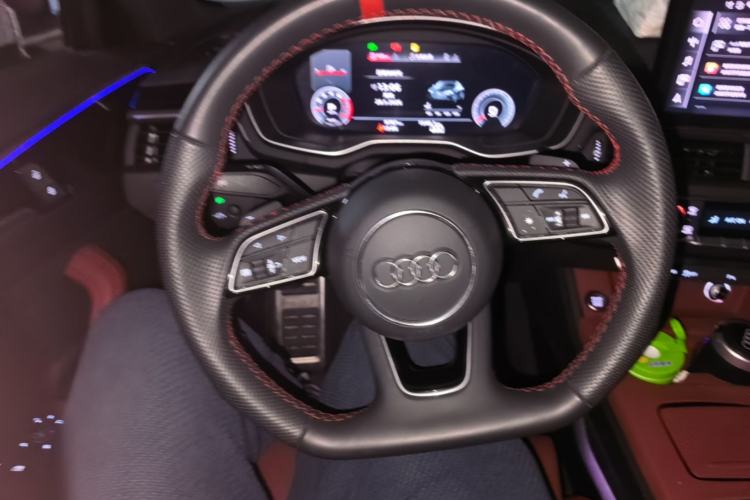 Used Audi A4L 2025 2 Million Units Enjoyment Version 40 TFSI Luxury Dynamic Edition Steering Wheel