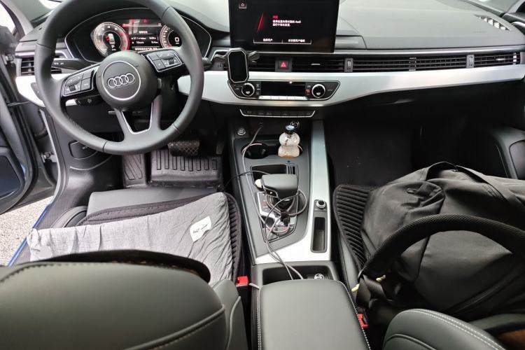 Used Audi A4L 2025 2 Million Units Enjoyment Version 40 TFSI Stylish and Dynamic Type Center Console
