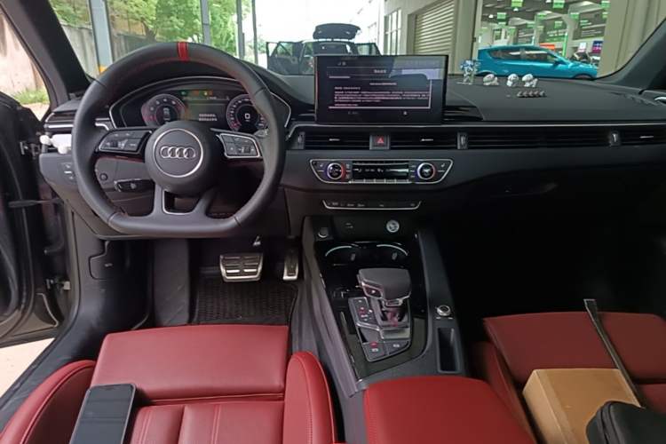 Used Audi A4L 2025 2 Million Units Enjoyment Version 40 TFSI Luxury Dynamic Edition Center Console
